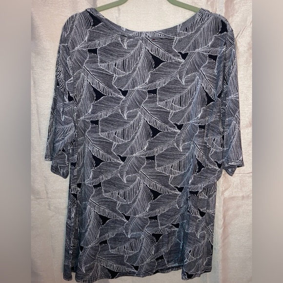 Women’s CYRUS Woman Tunic Top Size 2X Very Roomy & Light - Picture 2 of 4